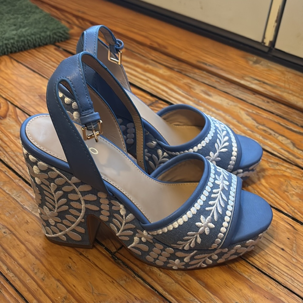Aldo Flower Wedge Heels - Size 7.5 - Picture 2 of 8